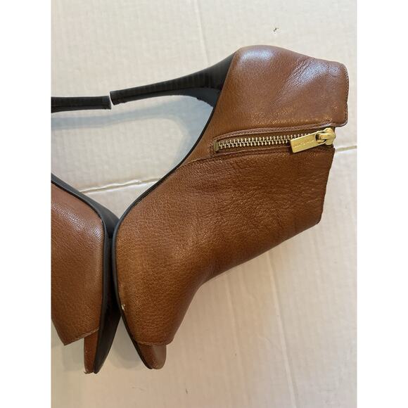 Michael Kors Sz 8.5 M Cheyenne Ankle Bootie Leather Brown Gold Accent 4” Heels - Picture 7 of 14